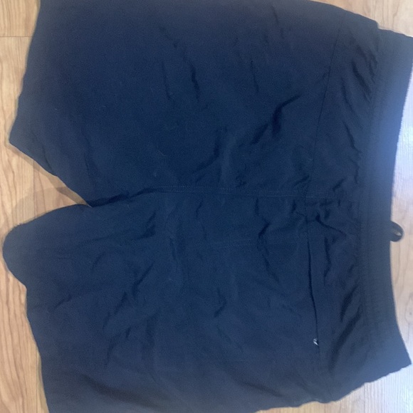 North face shorts - Picture 4 of 4